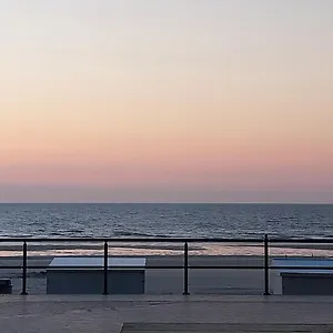 Appartement Lovely N° 9 Op Ieder Moment Prachtig Zeezicht & Zwembad, Middelkerke